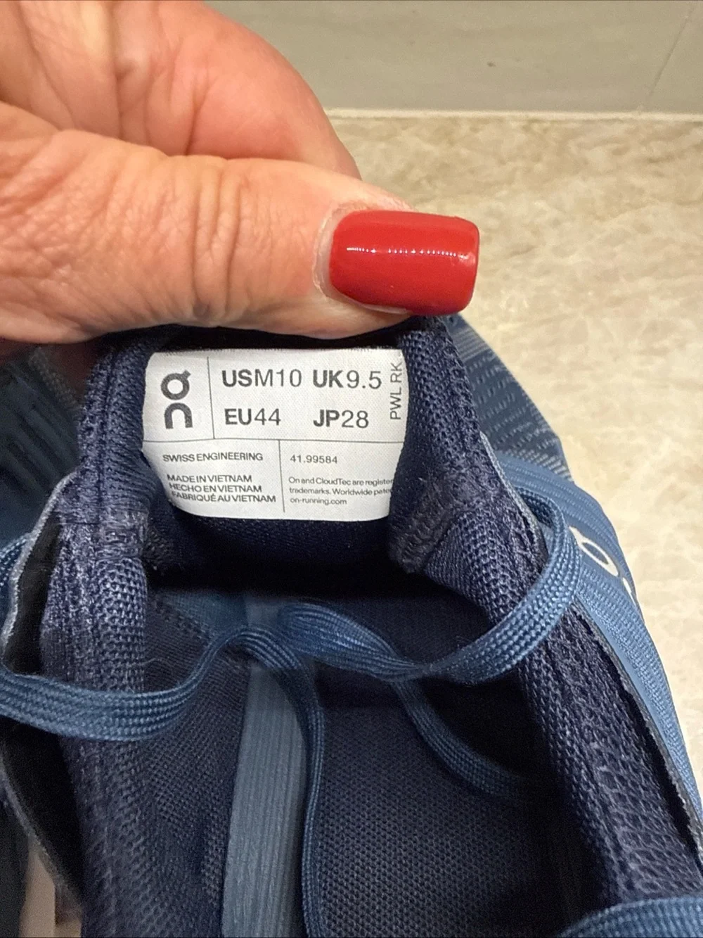 On Cloudswift Running Shoes Size 10